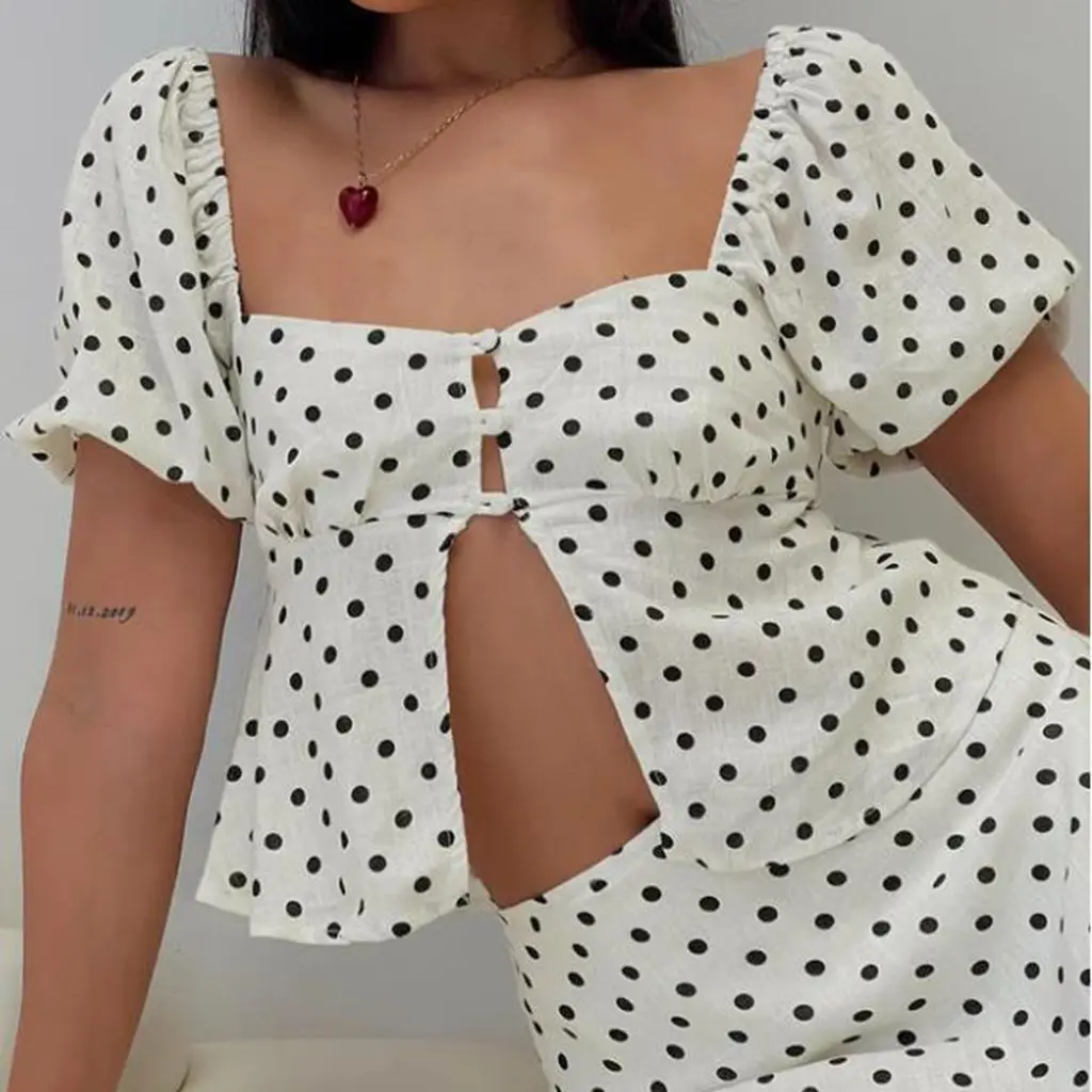 Combhasaki Women Summer Loose Cute Babydoll Blouse Top Three Button-up Front Split Square Neck Dot Print Short Puff Sleeve Shirt
Combhasaki Women Summer Loose Cute Babydoll Blouse Top Three Button-up Front Split Square Neck Dot Print Short Puff Sleeve Shirt
