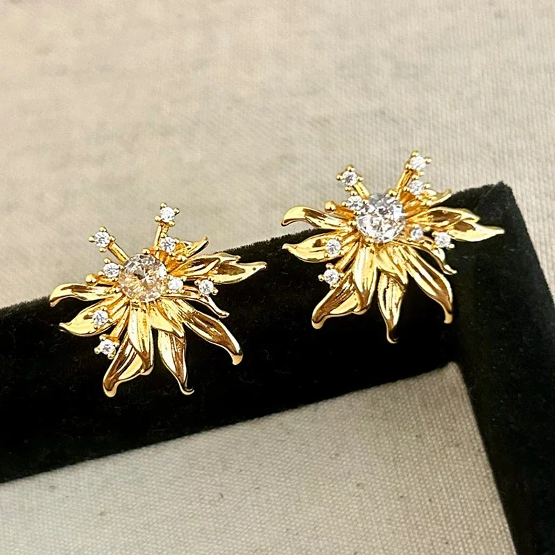 Настоящее серебро 925 пробы, золото 18 карат, циркон, нерегулярные серьги-гвоздики с цветами для женщин, ювелирные изделия, винтажные аксессуары для растений
Настоящее серебро 925 пробы, золото 18 карат, циркон, нерегулярные серьги-гвоздики с цветами для женщин, ювелирные изделия, винтажные аксессуары для растений