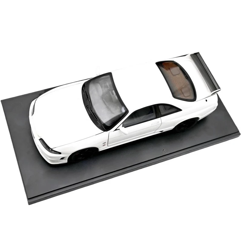 1:18 R33 R-TUNE matting white alloy full drive model 
1:18 R33 R-TUNE matting white alloy full drive model