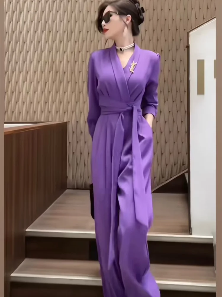 High end temperament solid color waist cinched jumpsuit women in spring 2025 long sleeved V-neck tie up slimming trend
High end temperament solid color waist cinched jumpsuit women in spring 2025 long sleeved V-neck tie up slimming trend