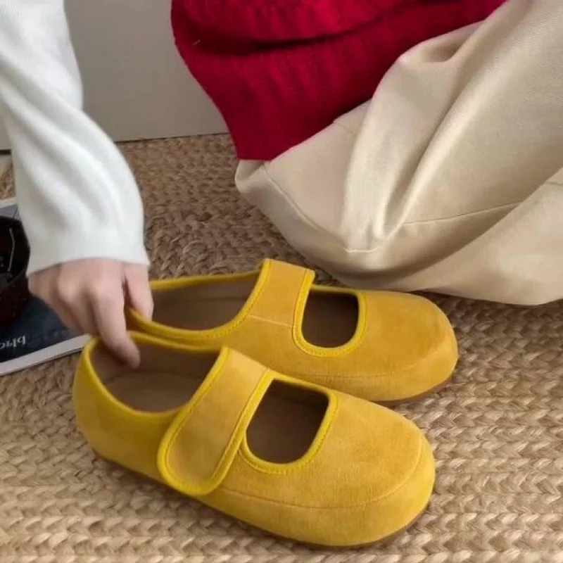 Vintage Gentle Ugly-Cute Shallow Yellow Single Shoes Loafers for Women 2026 New versatile soft-soled Mary Jane shoes
Vintage Gentle Ugly-Cute Shallow Yellow Single Shoes Loafers for Women 2026 New versatile soft-soled Mary Jane shoes