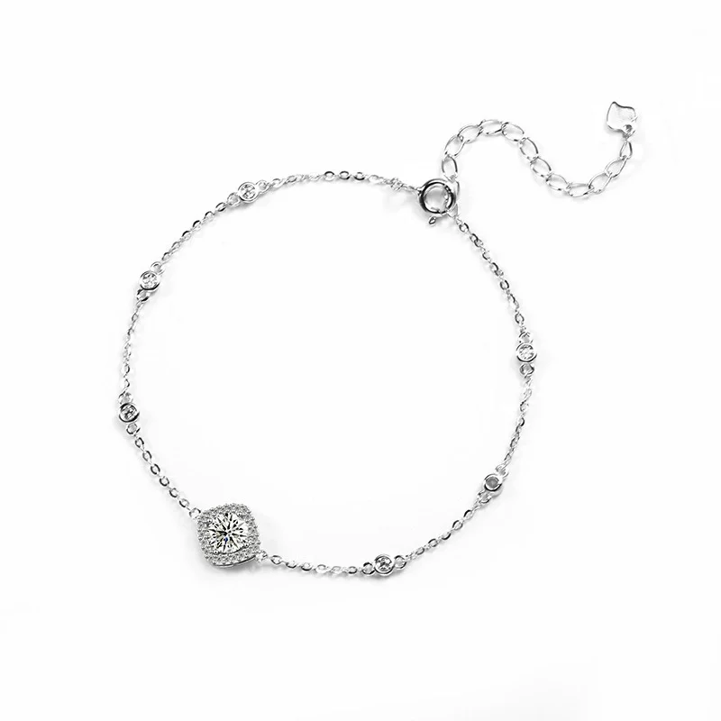 ZFSILVER модный классический s925 серебряный муассанит дизайн квадратный браслет для подвесок женские аксессуары роскошные ювелирные изделия подарок MZ-0028B
ZFSILVER модный классический s925 серебряный муассанит дизайн квадратный браслет для подвесок женские аксессуары роскошные ювелирные изделия подарок MZ-0028B