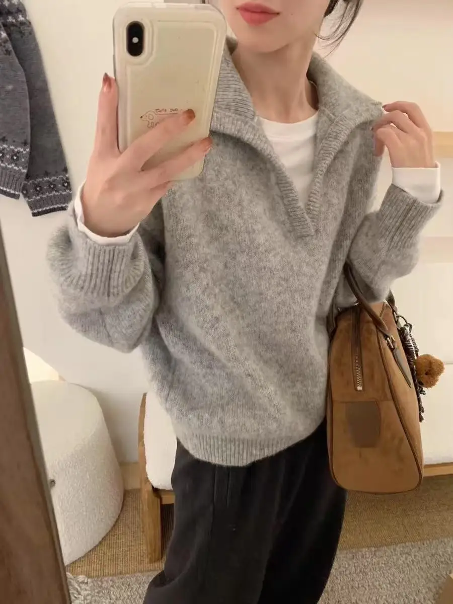 Cashmere women's lapel pullover sweater loose lazy wind solid color cashmere knitting bottoming in autumn and winter.
Cashmere women's lapel pullover sweater loose lazy wind solid color cashmere knitting bottoming in autumn and winter.