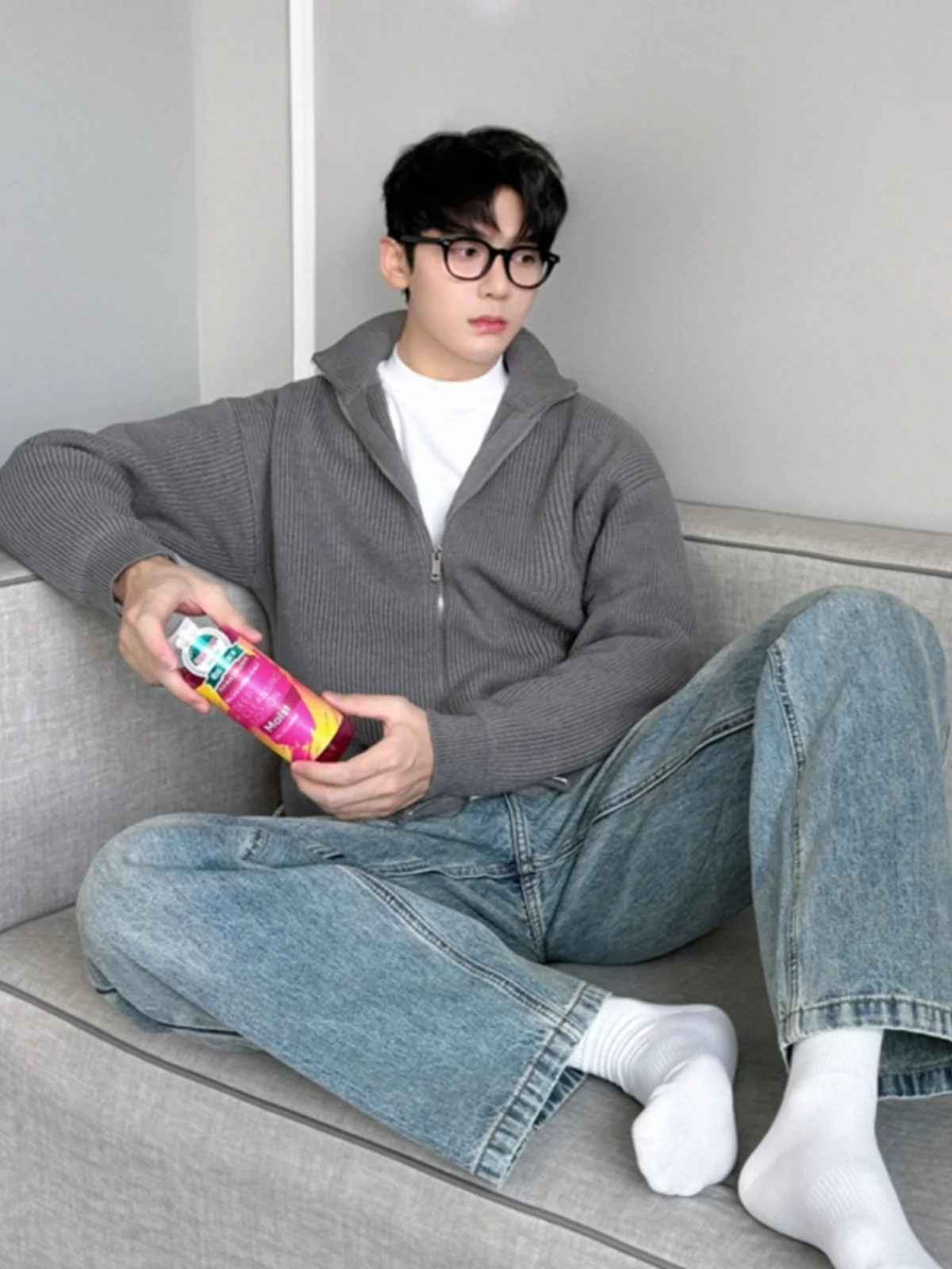 Мужской зимний кардиган на молнии в корейском стиле для подростков, с воротником-стойкой, вязаный, премиум-класса, Cleanfit, верхняя одежда
Мужской зимний кардиган на молнии в корейском стиле для подростков, с воротником-стойкой, вязаный, премиум-класса, Cleanfit, верхняя одежда