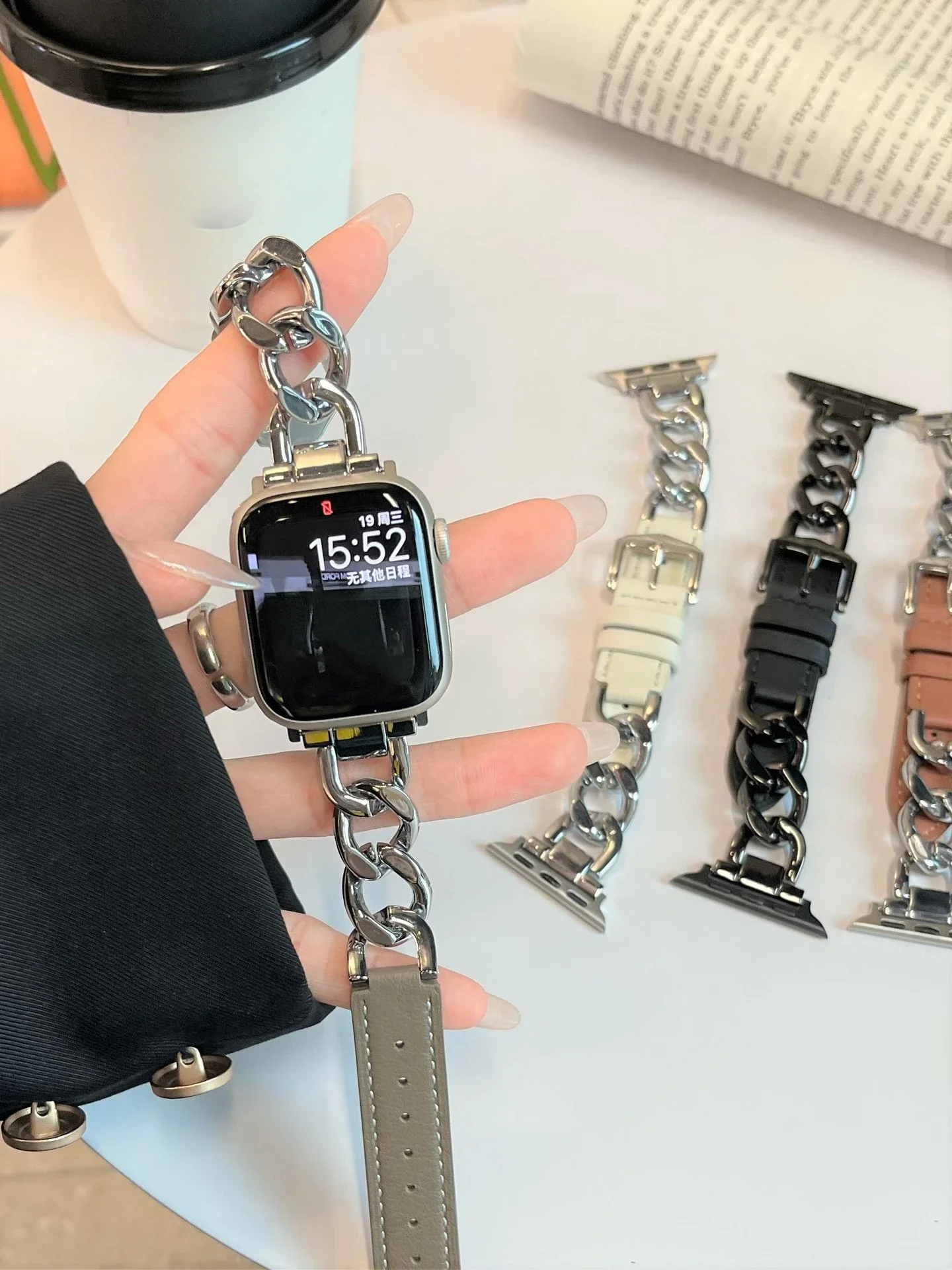 Кожаный ремешок из нержавеющей стали для Apple Watch Series 8 Ultra 49 мм, браслет для iWatch 8 7 se 6 5 4 44 45 мм, 40 41 мм 38 42 мм
Кожаный ремешок из нержавеющей стали для Apple Watch Series 8 Ultra 49 мм, браслет для iWatch 8 7 se 6 5 4 44 45 мм, 40 41 мм 38 42 мм