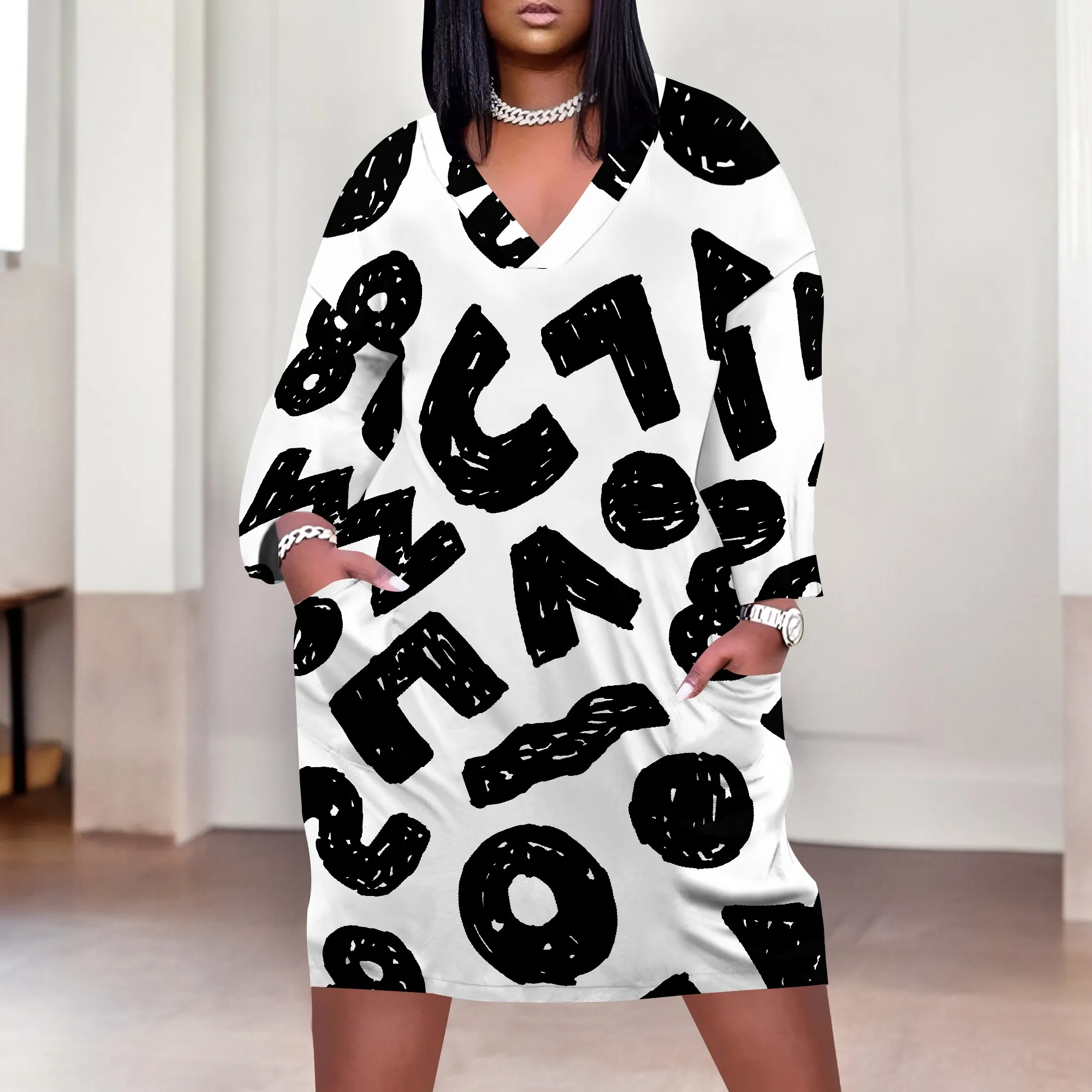 Plus Size Women's Abstract Black and White Print Dress XL-6XL, V-Neck Casual Dress for Modern and Bold Look
Plus Size Women's Abstract Black and White Print Dress XL-6XL, V-Neck Casual Dress for Modern and Bold Look