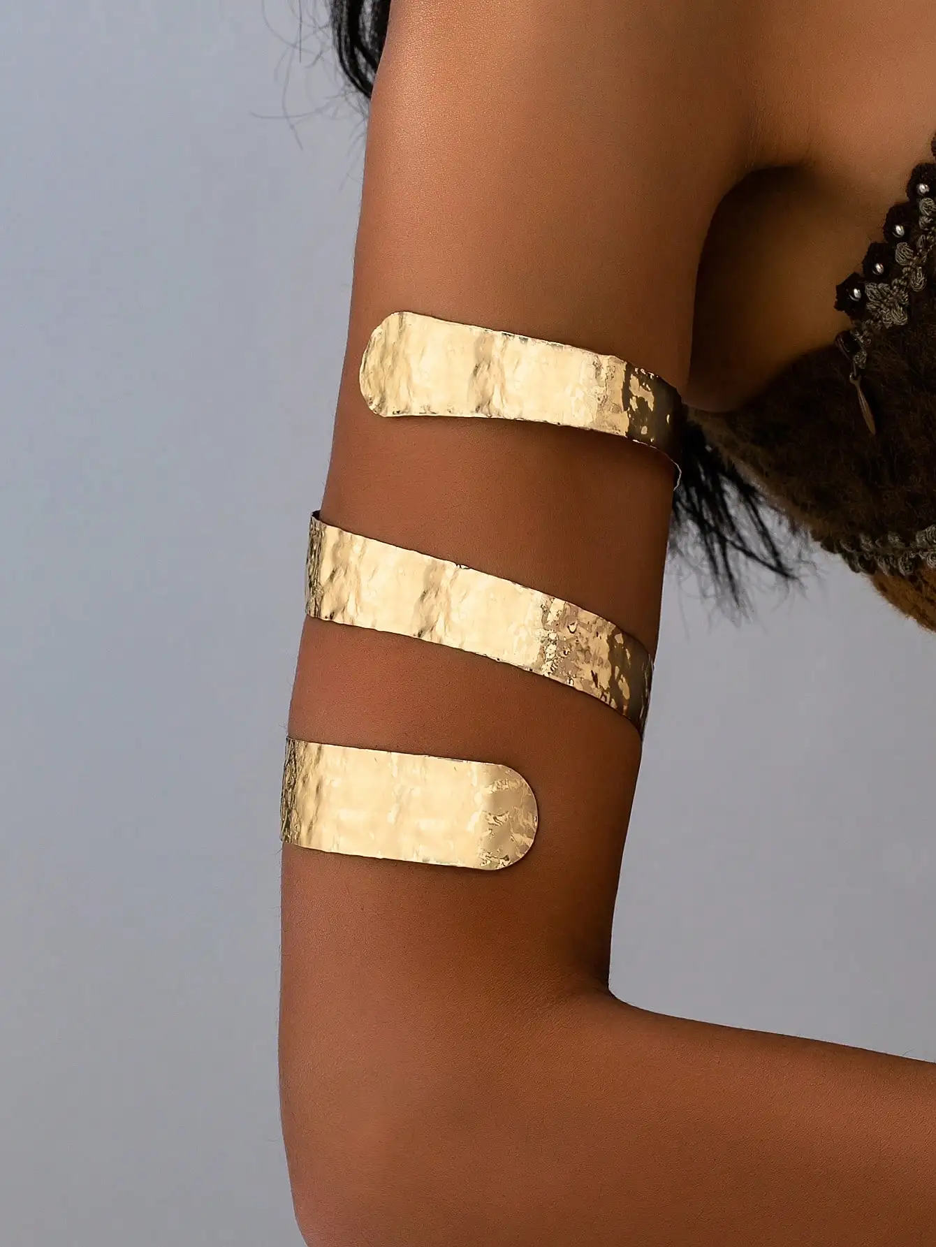 1pc Retro Middle Eastern Exaggerated Punk New Metal Wide Cuff, 3-Layer Water Drop 3-Layer Wrapped Opening Women's Sexy Bracelet, Suitable For Fashionable Women Street Photography, Beach Holiday, Sexy Party Jewelry
1pc Retro Middle Eastern Exaggerated Punk New Metal Wide Cuff, 3-Layer Water Drop 3-Layer Wrapped Opening Women's Sexy Bracelet, Suitable For Fashionable Women Street Photography, Beach Holiday, Sexy Party Jewelry