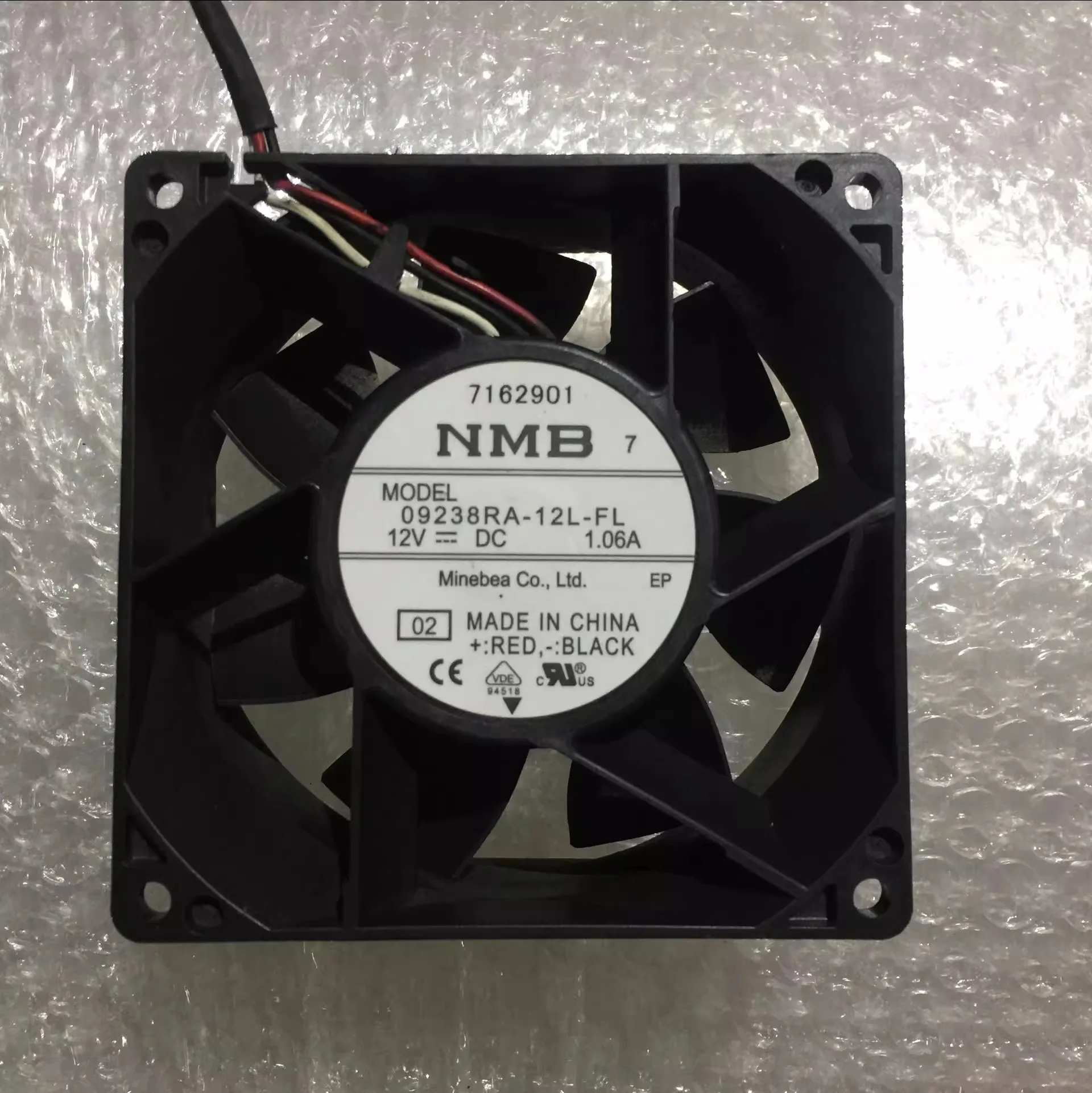 Free shipping original 09238RA-12L-FL 12V 1.06A cooling fan
Free shipping original 09238RA-12L-FL 12V 1.06A cooling fan
