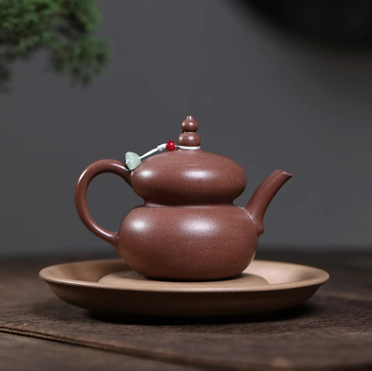 Handmade Yixing Purple Clay Pot Famous Ore Old Segment Mud Fu Lu Double Full High-End Teapot Card Cover Gourd 190C
Handmade Yixing Purple Clay Pot Famous Ore Old Segment Mud Fu Lu Double Full High-End Teapot Card Cover Gourd 190C