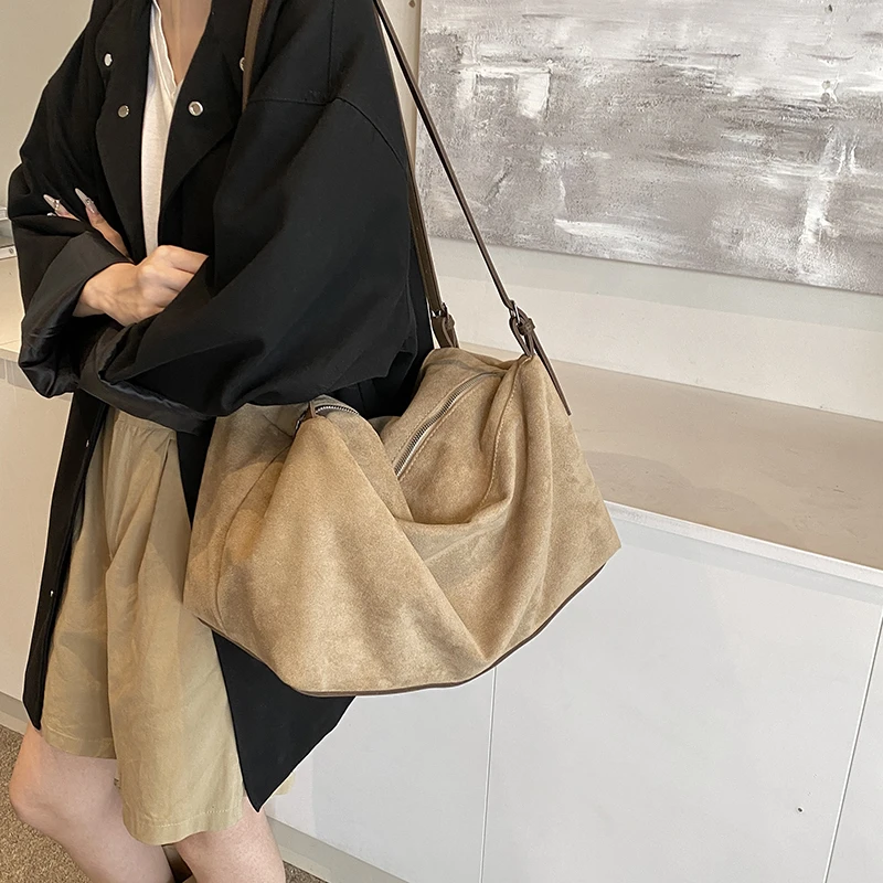 Casual Retro Large Bag for Women 2024 New Autumn/Winter Large Capacity Versatile Tote Bag Fashion Commuter Shoulder Bag Пакет
Casual Retro Large Bag for Women 2024 New Autumn/Winter Large Capacity Versatile Tote Bag Fashion Commuter Shoulder Bag Пакет
