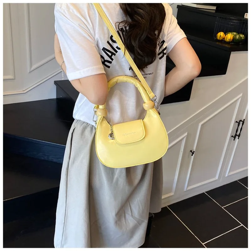 Women's Casual Style Mini Handbag, Ideal for Daily Use, School Commute, Weekend Outings & Shopping Purses and Handbags Women Bag
Women's Casual Style Mini Handbag, Ideal for Daily Use, School Commute, Weekend Outings & Shopping Purses and Handbags Women Bag