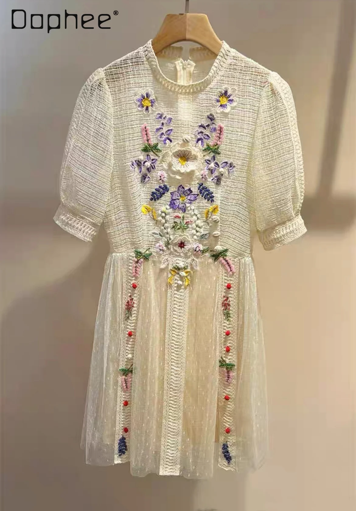 French Temperament Retro Heavy Industry Embroidered Beaded Flower Mesh Dress Sweet Short Sleeve Mini Dress Princess Dresses
French Temperament Retro Heavy Industry Embroidered Beaded Flower Mesh Dress Sweet Short Sleeve Mini Dress Princess Dresses