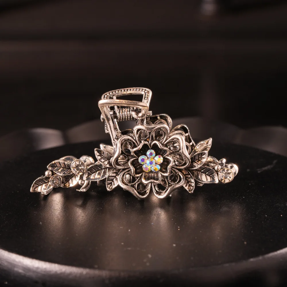 6.5cm ethnic style crab Hair Clip for women girl Flower Grasp Clips Ancient alloy Hair Claw Women's Accessories decorations
6.5cm ethnic style crab Hair Clip for women girl Flower Grasp Clips Ancient alloy Hair Claw Women's Accessories decorations