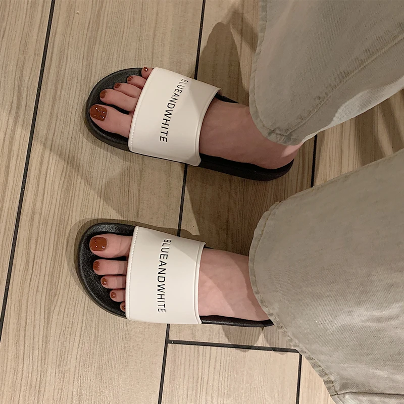 Summer Fashionable Women's Sandals Outdoor Wear Slip-On Flat Heel PVC Material Beach Sandals Anti-Slip Couples Slippers
Summer Fashionable Women's Sandals Outdoor Wear Slip-On Flat Heel PVC Material Beach Sandals Anti-Slip Couples Slippers