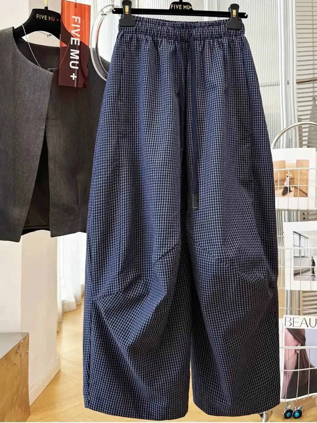 Retro Small Plaid Wide Leg Pants Women's Summer New Thin Casual Belted Lazy Style Loose Fit Trousers Korean Style Commute Wind
Retro Small Plaid Wide Leg Pants Women's Summer New Thin Casual Belted Lazy Style Loose Fit Trousers Korean Style Commute Wind