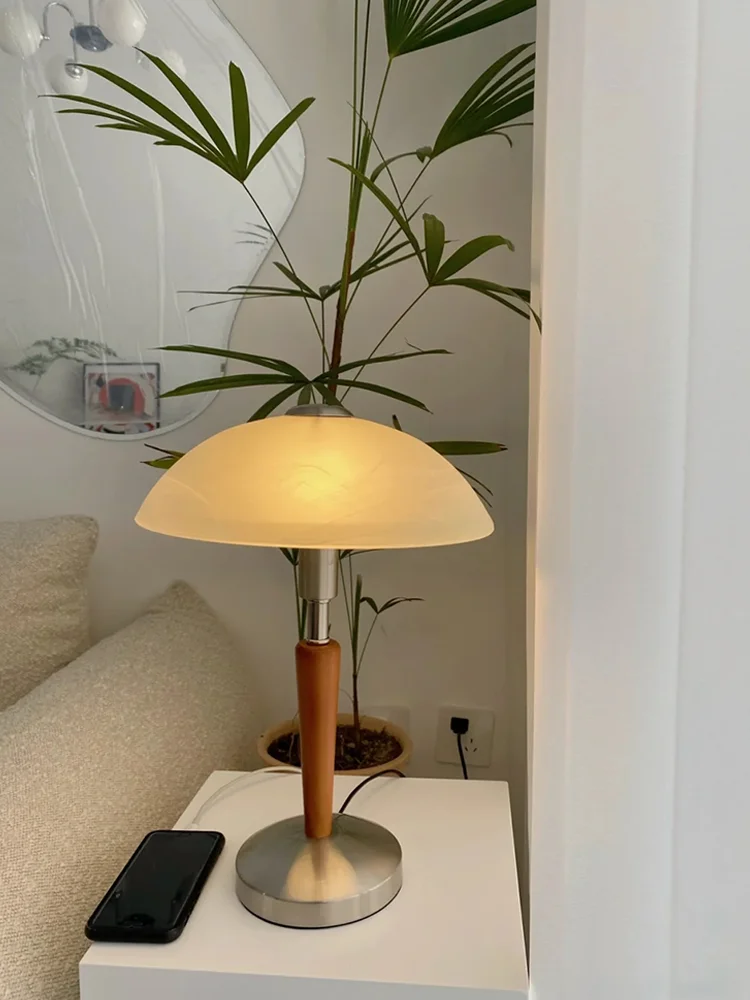 UFO table lamp bedroom bedside decoration retro warm solid wood new Chinese touch lamp
UFO table lamp bedroom bedside decoration retro warm solid wood new Chinese touch lamp