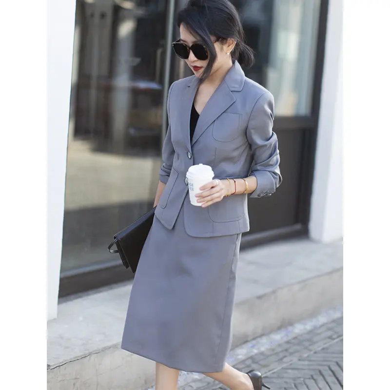 Gray Three-Piece Suit Set for Commuting Lightweight Stylish Long Sleeve Single Button Pure Color Business Casual Women's Wear
Gray Three-Piece Suit Set for Commuting Lightweight Stylish Long Sleeve Single Button Pure Color Business Casual Women's Wear