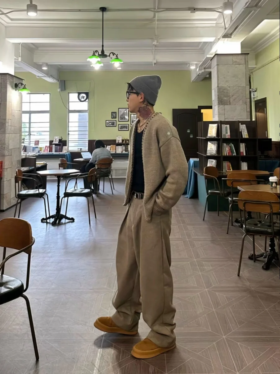 American Retro Knitted Chain Sweater Men's Casual Khaki Color Autumn Winter Open Cardigan Coat Long Sve V-ne Color
American Retro Knitted Chain Sweater Men's Casual Khaki Color Autumn Winter Open Cardigan Coat Long Sve V-ne Color