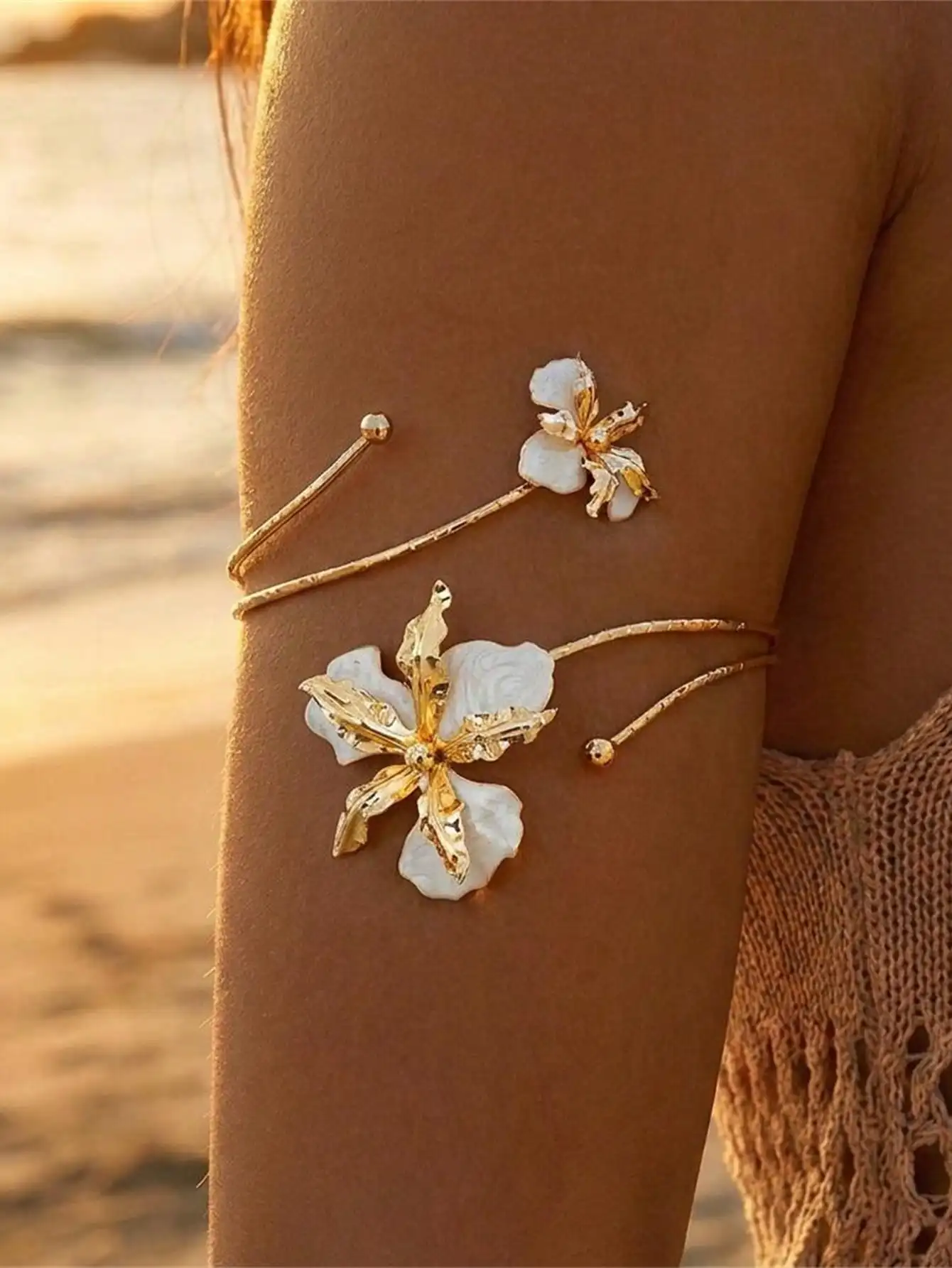 1pc Fashionable Metal Flower Open Cuff Bracelet, Exaggerated Arm Chain Jewelry, Summer Vacation Style
1pc Fashionable Metal Flower Open Cuff Bracelet, Exaggerated Arm Chain Jewelry, Summer Vacation Style