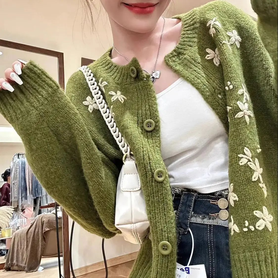 Knitted Cardigan 2024 Korean Style Round Neck Floral Embroidered Sweater Women Fashion New Autumn Jacket
Knitted Cardigan 2024 Korean Style Round Neck Floral Embroidered Sweater Women Fashion New Autumn Jacket