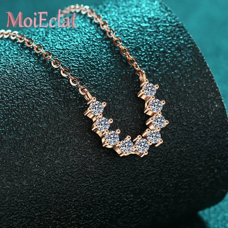 Dazzling 0.54ct Moissanite U-shaped Pendant Champagne Gold Necklace for Women, Geometric Pattern Design 18K White Gold Jewelry
Dazzling 0.54ct Moissanite U-shaped Pendant Champagne Gold Necklace for Women, Geometric Pattern Design 18K White Gold Jewelry