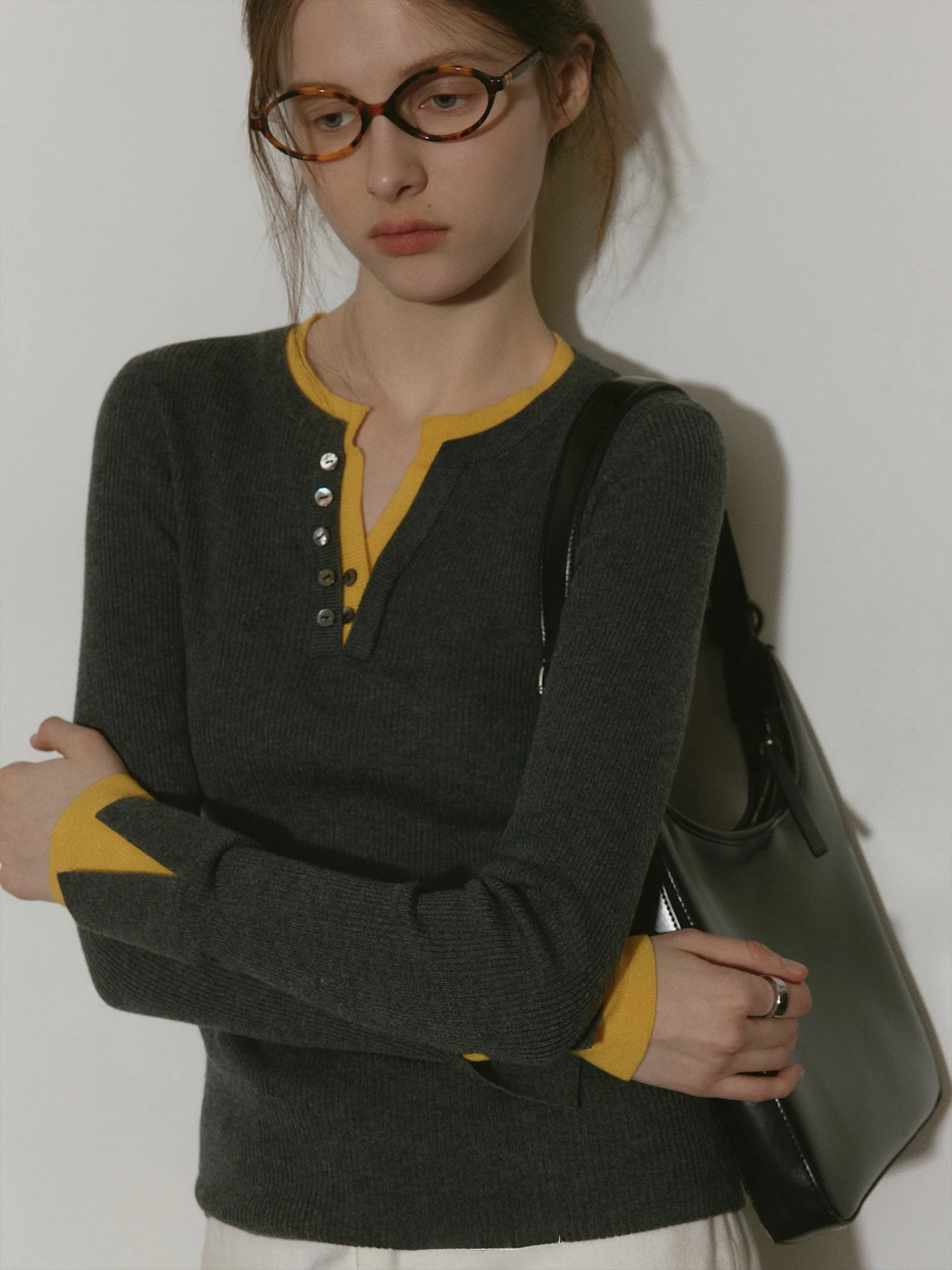 Relez 30 Wool Blend Color Block Knitwear Women's Fake Two-Piece Casual Style Long Sleeve round Neck Sweater Korean Design
Relez 30 Wool Blend Color Block Knitwear Women's Fake Two-Piece Casual Style Long Sleeve round Neck Sweater Korean Design