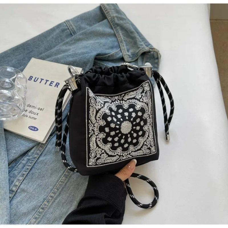 Japanese-style Contrast Color Shopping Nylon Cloth Bag Niche Embroidery Storage Bag
Japanese-style Contrast Color Shopping Nylon Cloth Bag Niche Embroidery Storage Bag