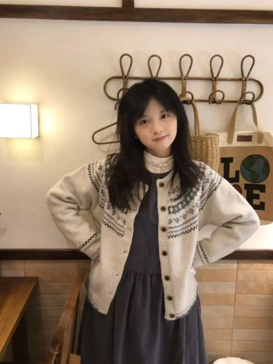 Retro Korean Fair Isle Knit Sweater Coat Women's Autumn Winter New Small Size Warm Knitted Open Cardigan Trendy Long Sve
Retro Korean Fair Isle Knit Sweater Coat Women's Autumn Winter New Small Size Warm Knitted Open Cardigan Trendy Long Sve