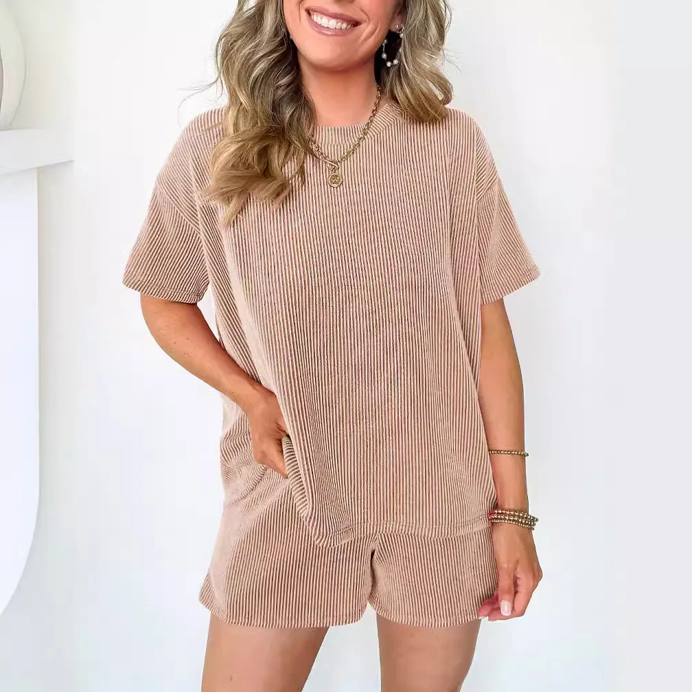 2025 Fashion Striped Women's Casual Suit Short Sleeve Round Neck Top and Shorts Two-Piece Loose Women's Summer Casual Suit
2025 Fashion Striped Women's Casual Suit Short Sleeve Round Neck Top and Shorts Two-Piece Loose Women's Summer Casual Suit