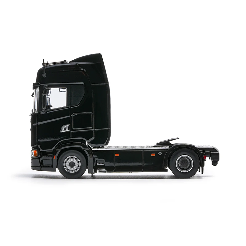 Massdi Diecast 1:64 Scale 770S Trailer Head Alloy Simulation Car Model Series Automobile Souvenirs Collection Holiday Gift
Massdi Diecast 1:64 Scale 770S Trailer Head Alloy Simulation Car Model Series Automobile Souvenirs Collection Holiday Gift