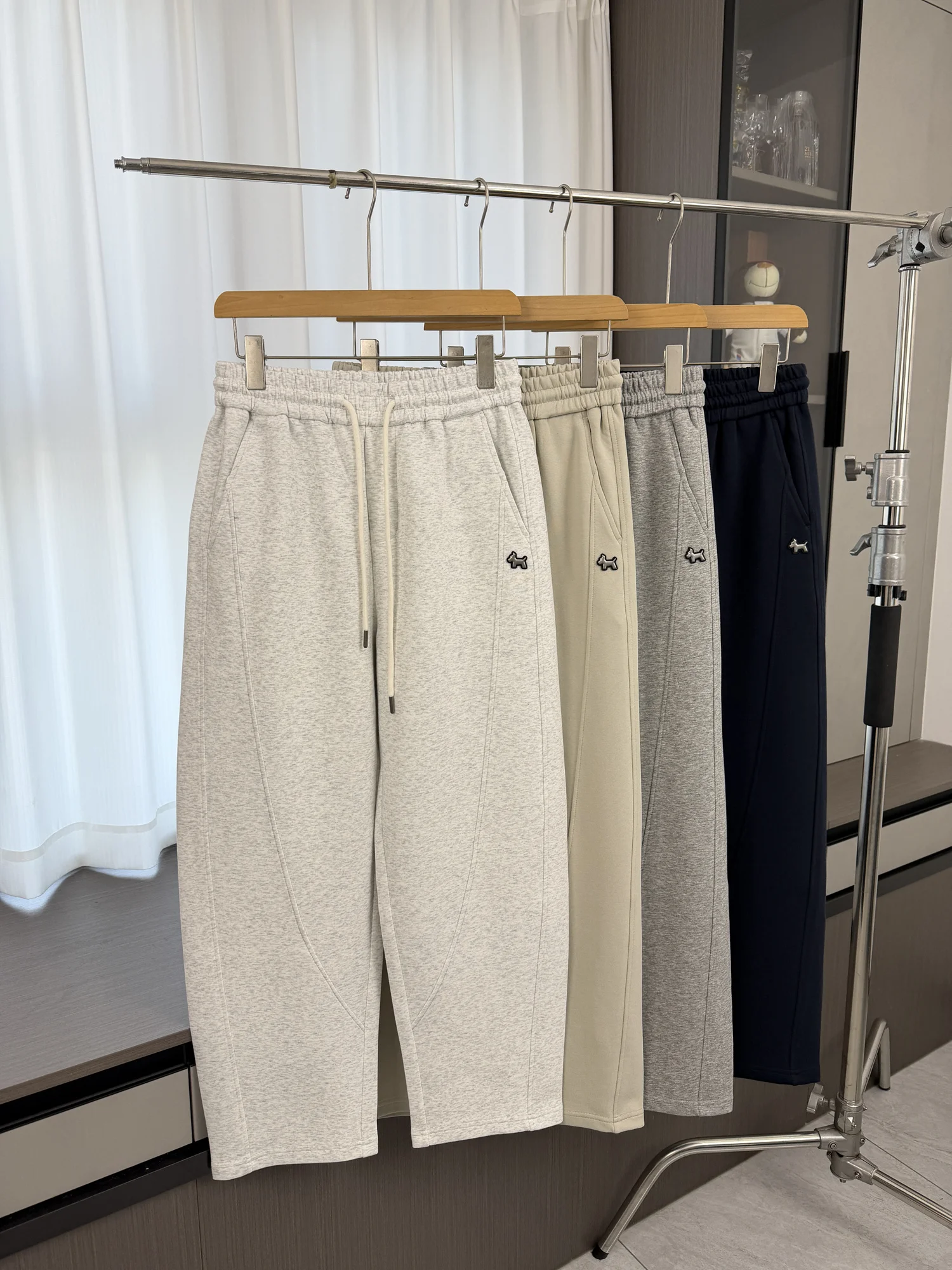 Men's Casual Loose Breathable Sports Pants Knife Wide Leg Spring Summer Knitted Straight Tube Pants Comfortable Fit
Men's Casual Loose Breathable Sports Pants Knife Wide Leg Spring Summer Knitted Straight Tube Pants Comfortable Fit