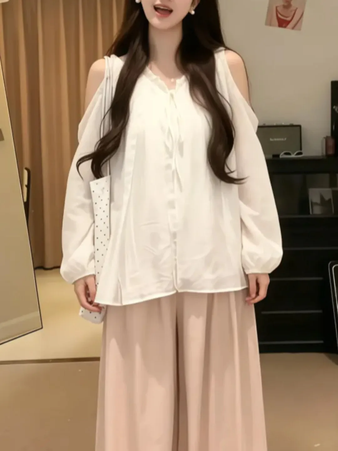 Elegant Loose Long Sleeve Shoulder Bared Sun Protection Shirt Summer New Style Comfortable plus Size Women Gentle Wind Shirt
Elegant Loose Long Sleeve Shoulder Bared Sun Protection Shirt Summer New Style Comfortable plus Size Women Gentle Wind Shirt
