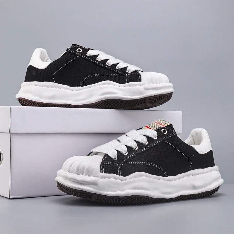 Breathable dissolving shoes for couples, canvas shell toe shoes, new little white shoes
Breathable dissolving shoes for couples, canvas shell toe shoes, new little white shoes
