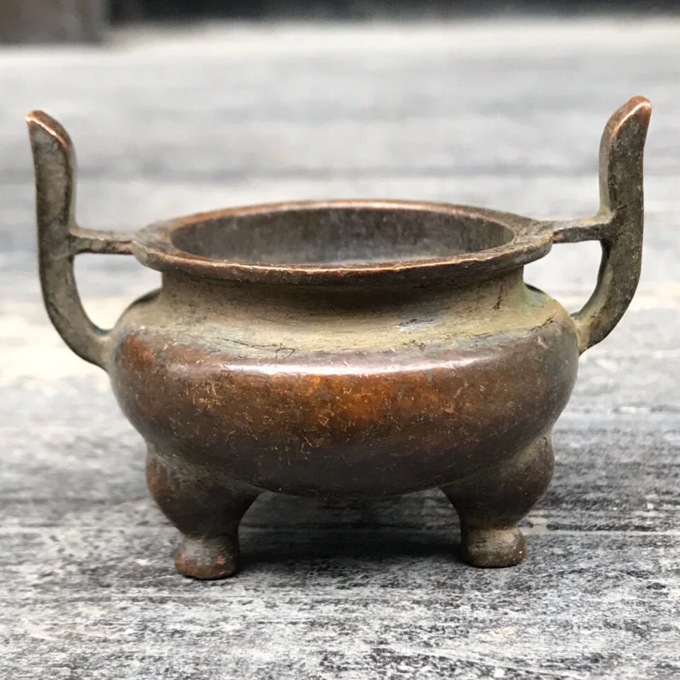 Pure copper incense pot lucky treasure copper burner foaming mouth three-legged copper incense burner retro household
Pure copper incense pot lucky treasure copper burner foaming mouth three-legged copper incense burner retro household