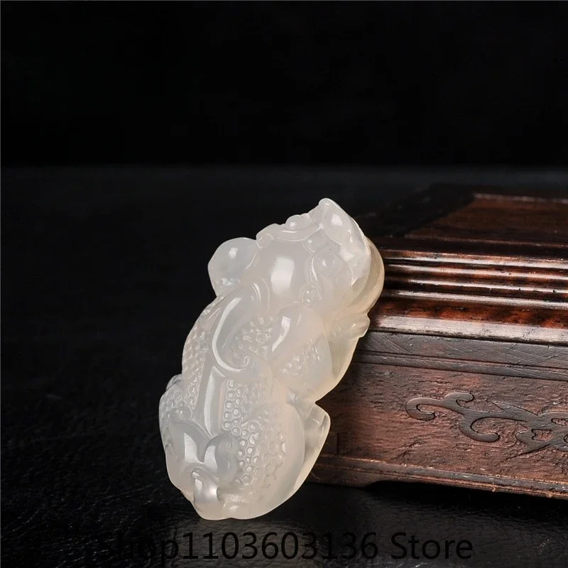 Natural Ice Agate Large Peace Brave Transit Pendant Hand-carved Exquisite Fashion Chalcedony Necklace Men and Women Holiday Gift
Natural Ice Agate Large Peace Brave Transit Pendant Hand-carved Exquisite Fashion Chalcedony Necklace Men and Women Holiday Gift