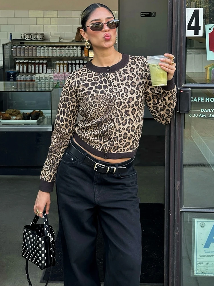 Whatiwaer Leopard Print Tops Women Single-Breasted Cardigan Crochet Full Sleeve Street 2025 New Trend Casual Wild Stretch Shirt
Whatiwaer Leopard Print Tops Women Single-Breasted Cardigan Crochet Full Sleeve Street 2025 New Trend Casual Wild Stretch Shirt