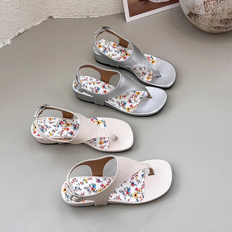 Korean Simple Wind Toe Sandals Women's Summer 2026 Versatile Herringbone Roman Shoes
Korean Simple Wind Toe Sandals Women's Summer 2026 Versatile Herringbone Roman Shoes