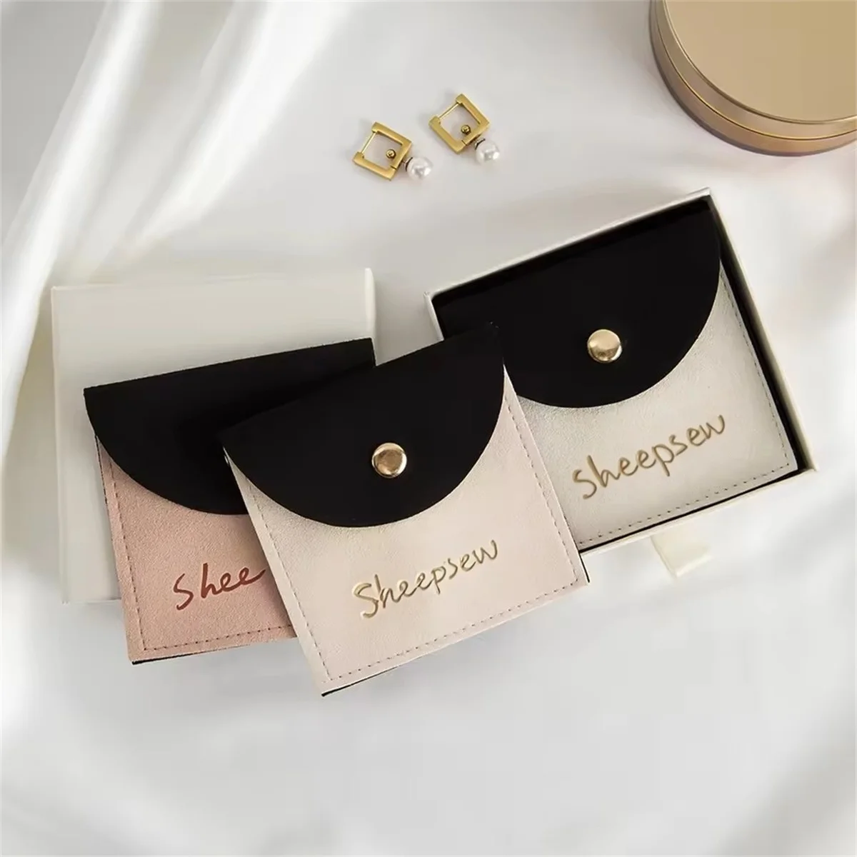 50Pack Microfiber Velvet Bag Jewelry Storage Earrings Rings Pendant Bracelet Necklace Packaging Portable Snap Button Pouch Custo
50Pack Microfiber Velvet Bag Jewelry Storage Earrings Rings Pendant Bracelet Necklace Packaging Portable Snap Button Pouch Custo