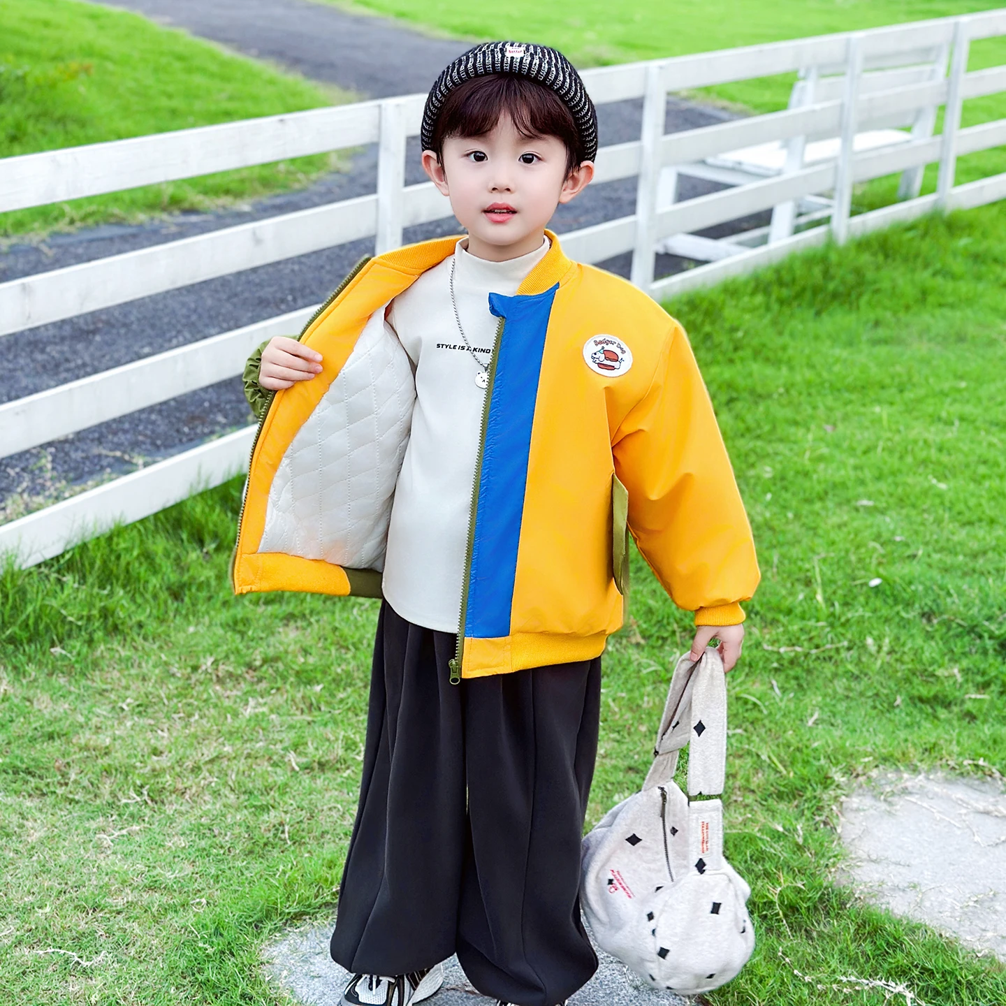 Детская хлопковая куртка для мальчиков, осенне-зимняя, легкая, утепленная, с воротником-стойкой, длинными рукавами, водонепроницаемая, на молнии, для подростков
Детская хлопковая куртка для мальчиков, осенне-зимняя, легкая, утепленная, с воротником-стойкой, длинными рукавами, водонепроницаемая, на молнии, для подростков