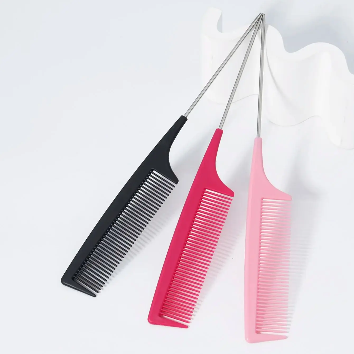 Профессиональная прическа со стальной иглой, расческа с хвостом мыши, термостойкая расческа из углеродного волокна, специально для париков из натуральных волос
Профессиональная прическа со стальной иглой, расческа с хвостом мыши, термостойкая расческа из углеродного волокна, специально для париков из натуральных волос