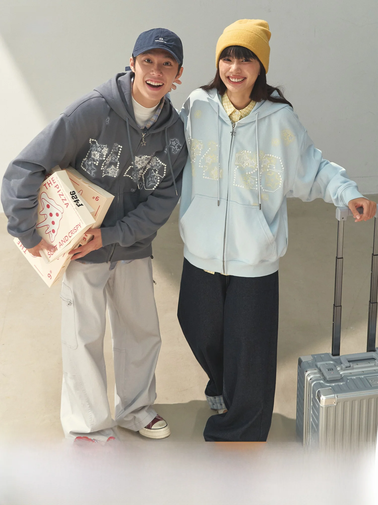 Мужская модная толстовка F426 Store: Новинка Весны, Кожаная Куртка с Жемчужным Звездным Логотипом, Повседневная Молодежная Модель с Капюшоном, Сохраняющая Тепло
Мужская модная толстовка F426 Store: Новинка Весны, Кожаная Куртка с Жемчужным Звездным Логотипом, Повседневная Молодежная Модель с Капюшоном, Сохраняющая Тепло