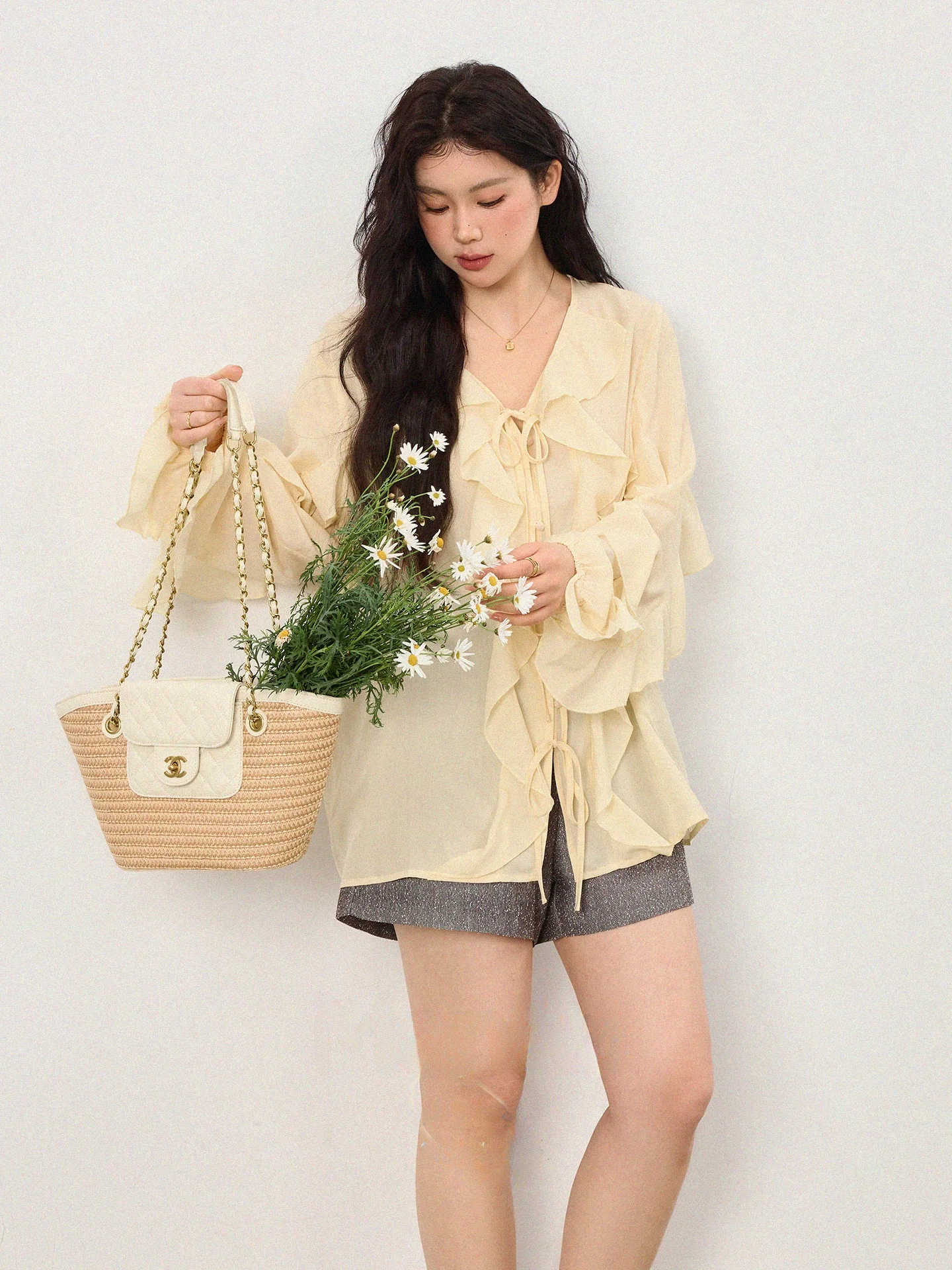 plus Size Women's Patchwork V-Neck Gathered Pleated Chiffon Shirt Loose Fashionable Top Elegant Style Spring Summer New Arrival
plus Size Women's Patchwork V-Neck Gathered Pleated Chiffon Shirt Loose Fashionable Top Elegant Style Spring Summer New Arrival