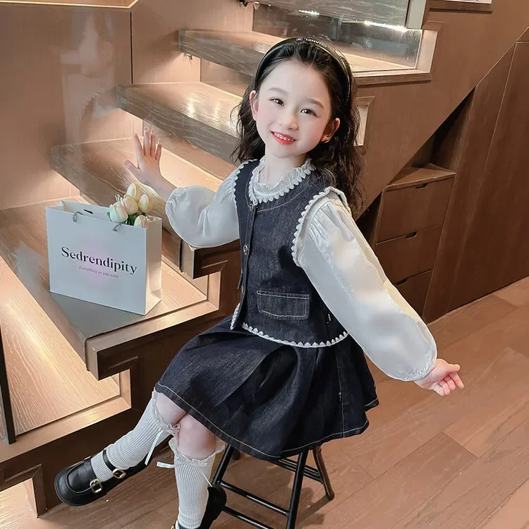 Girls Suits Spring New Lace Vest Shirt Pleated Skirt Design Fashion Three-piece Vest Set Korean Simple Style Fashion Clothes
Girls Suits Spring New Lace Vest Shirt Pleated Skirt Design Fashion Three-piece Vest Set Korean Simple Style Fashion Clothes