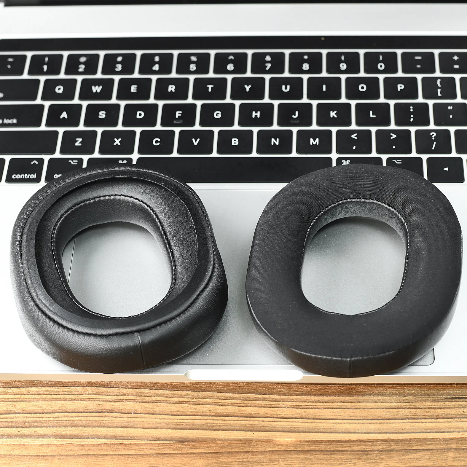 Replacement Ice gel Ear Pads With buckle for Razer BlackShark V3 / V3X Headphones, Earmuff Repair Parts
Replacement Ice gel Ear Pads With buckle for Razer BlackShark V3 / V3X Headphones, Earmuff Repair Parts