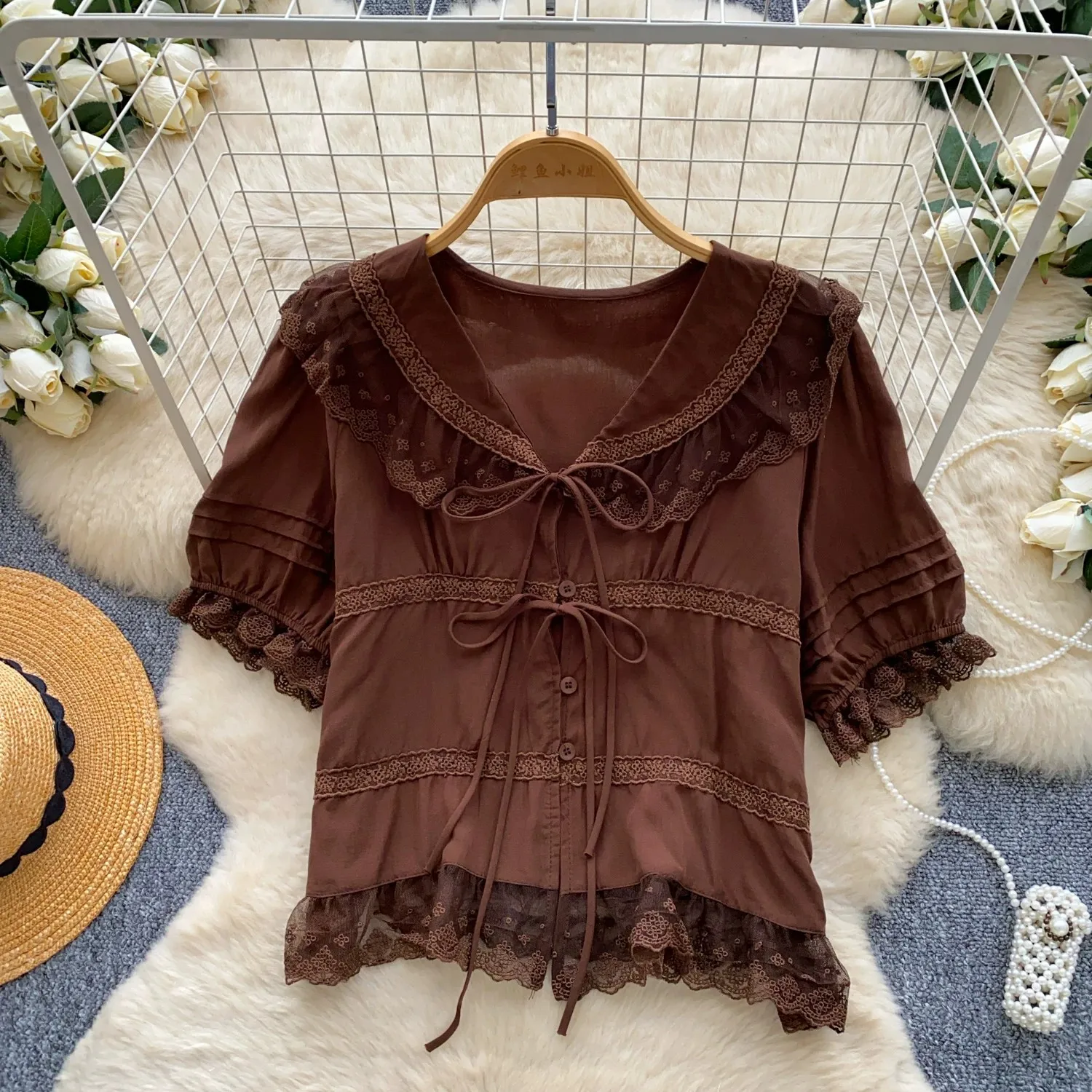 Korean Style Sweet Lace Trim Shirt for Women, Summer Short-Sleeved Tie-front Slimming and Stylish Commuter Top
Korean Style Sweet Lace Trim Shirt for Women, Summer Short-Sleeved Tie-front Slimming and Stylish Commuter Top