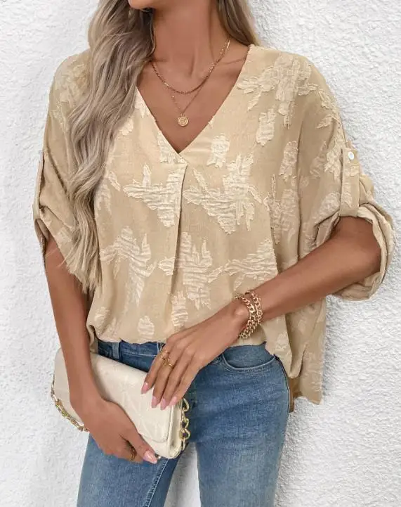 Summer 2025 Casual Light Mature Style Top Loose Fit V-Neck Bubble Sleeve Jacquard Shirt
Summer 2025 Casual Light Mature Style Top Loose Fit V-Neck Bubble Sleeve Jacquard Shirt