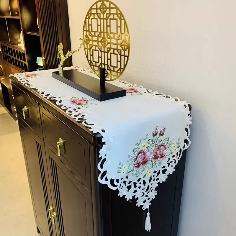 HOT Satin rose flower embroidery Table flag Runner cloth cover tablecloth Christmas Wedding Table decoration and accessories
HOT Satin rose flower embroidery Table flag Runner cloth cover tablecloth Christmas Wedding Table decoration and accessories