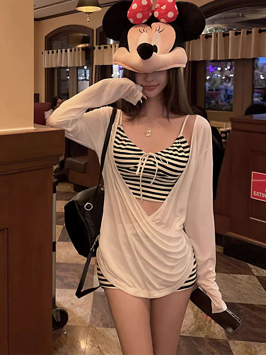 Beautiful Women's Bikini Three-Piece Suit Vacation Hot Spring Swimming Costume V-Neck Long Sleeve Thermal Spring Break Swimwear
Beautiful Women's Bikini Three-Piece Suit Vacation Hot Spring Swimming Costume V-Neck Long Sleeve Thermal Spring Break Swimwear