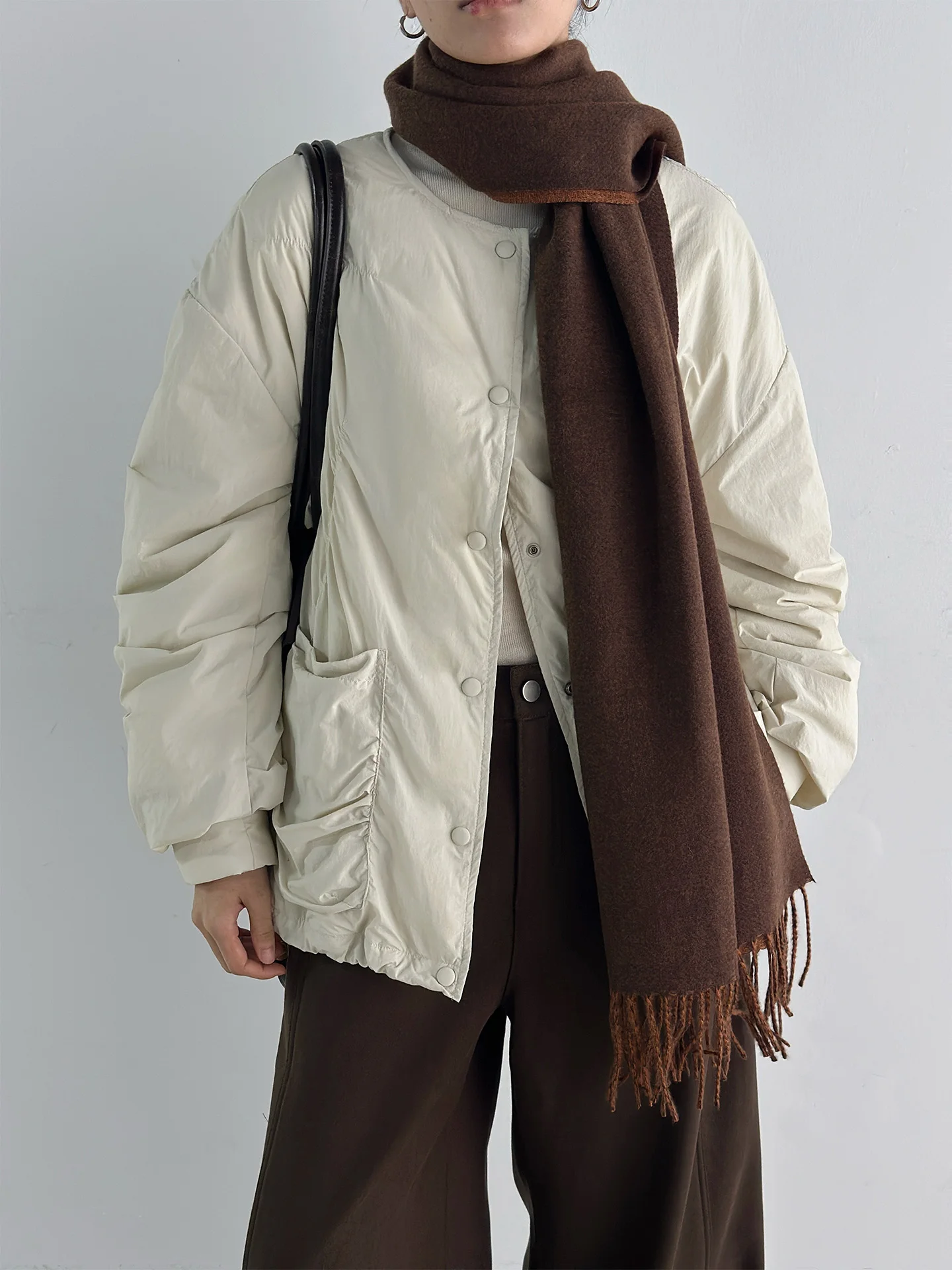 Ультралегкая, ультратеплая женская куртка-пуховик из белого гусиного пуха средней длины с завязками, свободного кроя, от Timingzhou
Ультралегкая, ультратеплая женская куртка-пуховик из белого гусиного пуха средней длины с завязками, свободного кроя, от Timingzhou