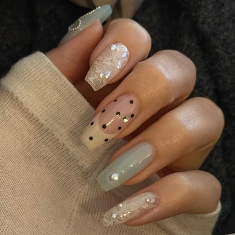 10PCS Luxury Medium Coffin Handmade Press on Nails Ins Blue Glossy Polka Dots False Nails with Lace Diamonds Designs Fake Nails
10PCS Luxury Medium Coffin Handmade Press on Nails Ins Blue Glossy Polka Dots False Nails with Lace Diamonds Designs Fake Nails